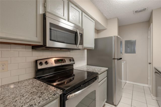 1228 Avenue O H, Huntsville, TX 77340