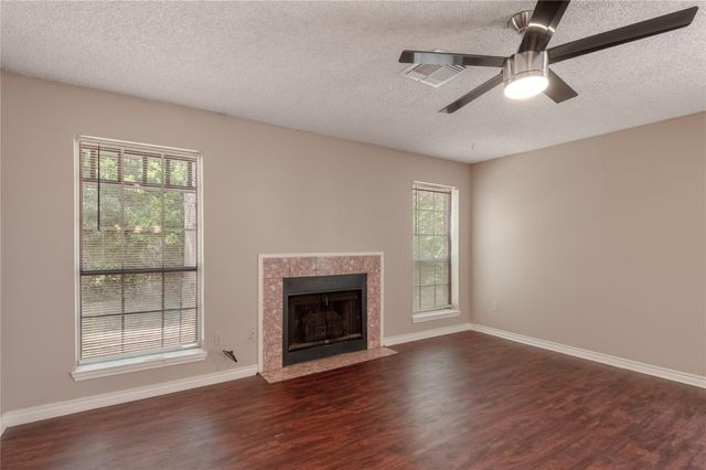 1228 Avenue O H, Huntsville, TX 77340