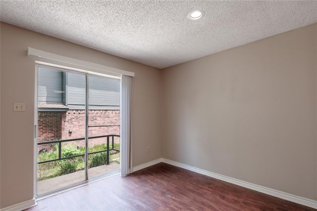 1228 Avenue O H, Huntsville, TX 77340