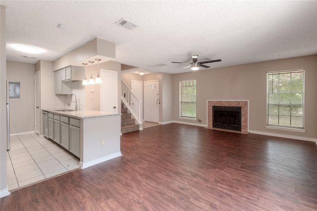 1228 Avenue O H, Huntsville, TX 77340