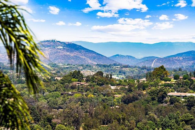 736 San Mario Drive, Solana Beach, CA 92075