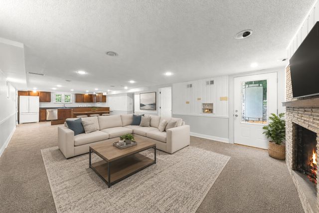 828 E 14th Street, Lombard, IL 60148