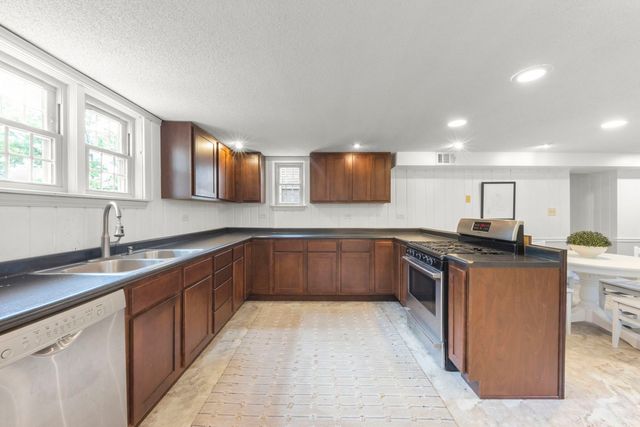 828 E 14th Street, Lombard, IL 60148