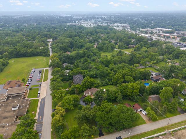 828 E 14th Street, Lombard, IL 60148