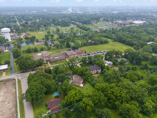 828 E 14th Street, Lombard, IL 60148