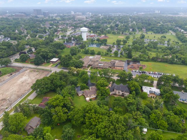 828 E 14th Street, Lombard, IL 60148