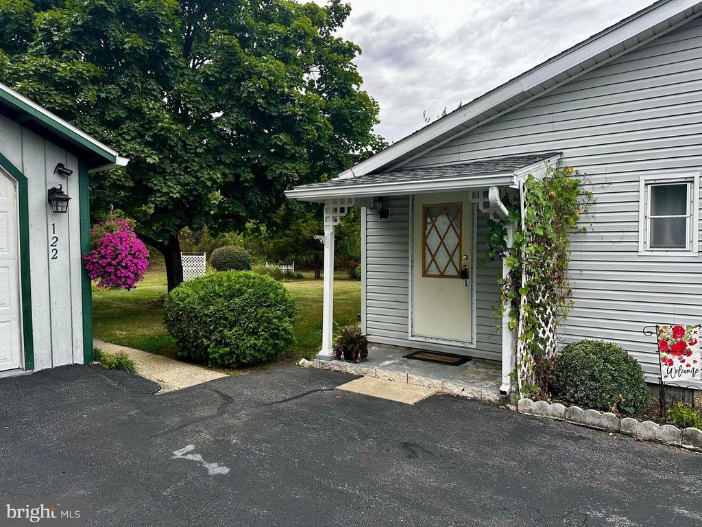 122 CORTLAND CIR, Shippensburg, PA 17257