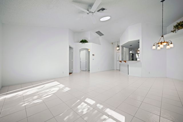 13285 Royale Sabal Court, Delray Beach, FL 33484