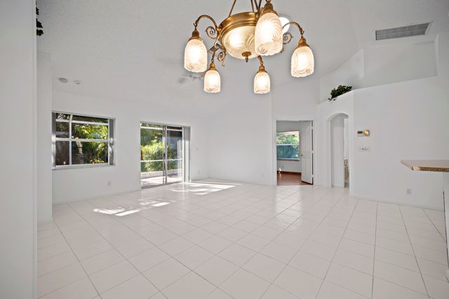 13285 Royale Sabal Court, Delray Beach, FL 33484