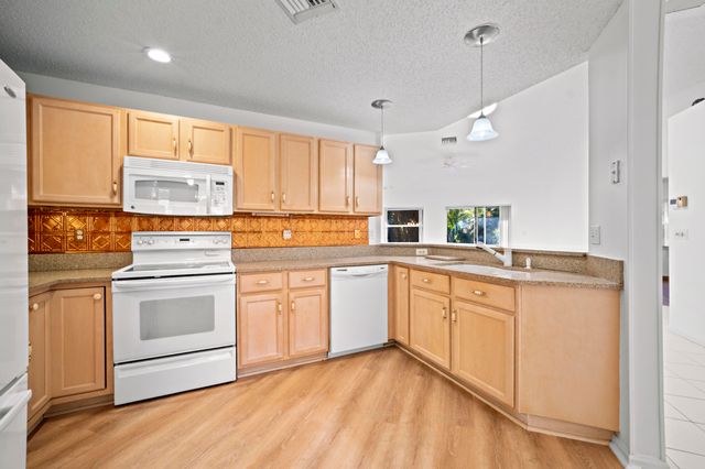 13285 Royale Sabal Court, Delray Beach, FL 33484