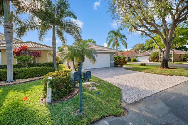 13285 Royale Sabal Court, Delray Beach, FL 33484