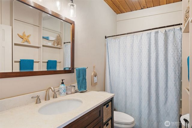 9661 NE North Shore Road, Belfair, WA 98528