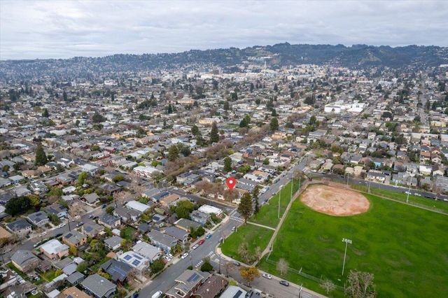 2717 Mabel St, Berkeley, CA 94702