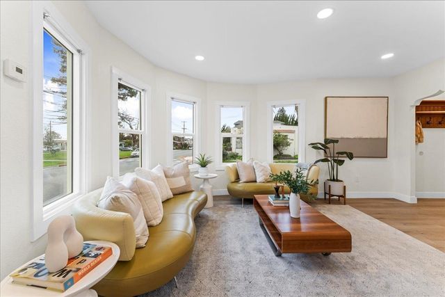 2717 Mabel St, Berkeley, CA 94702