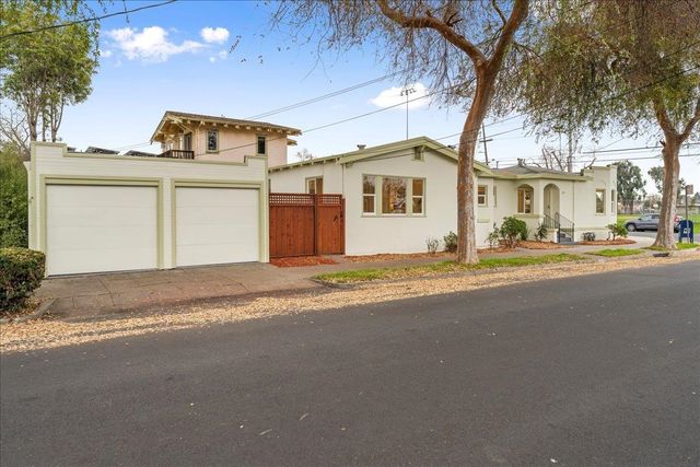 2717 Mabel St, Berkeley, CA 94702