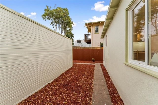 2717 Mabel St, Berkeley, CA 94702