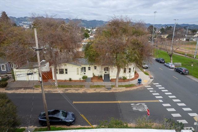 2717 Mabel St, Berkeley, CA 94702