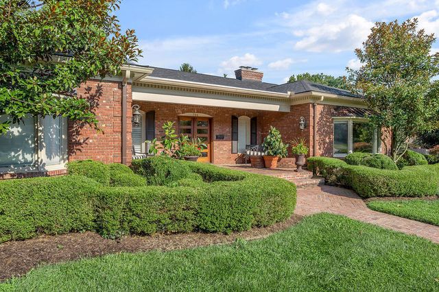 1401 Pendennis Circle, Lexington, KY 40502