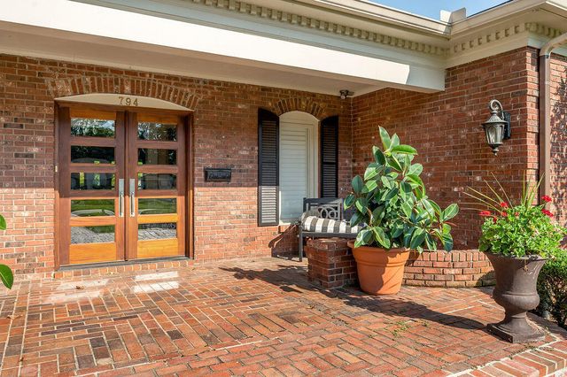 1401 Pendennis Circle, Lexington, KY 40502