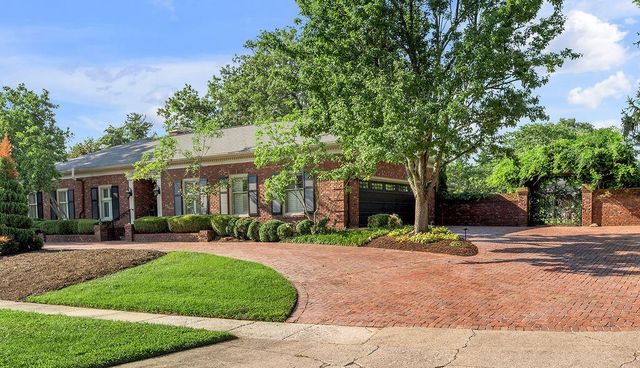 1401 Pendennis Circle, Lexington, KY 40502