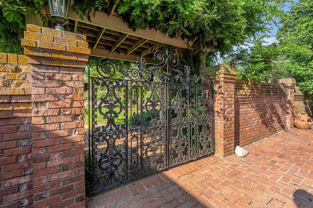 1401 Pendennis Circle, Lexington, KY 40502