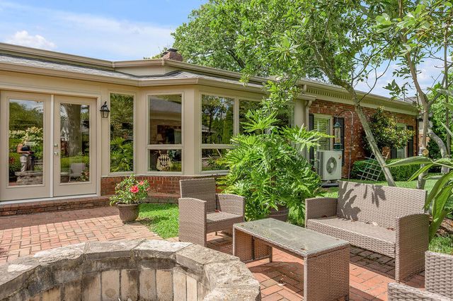 1401 Pendennis Circle, Lexington, KY 40502