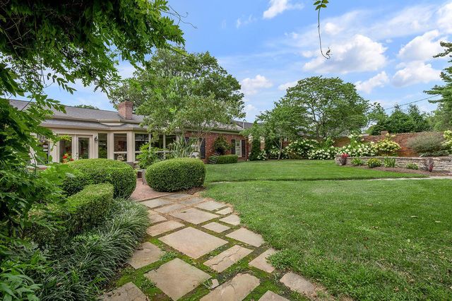 1401 Pendennis Circle, Lexington, KY 40502