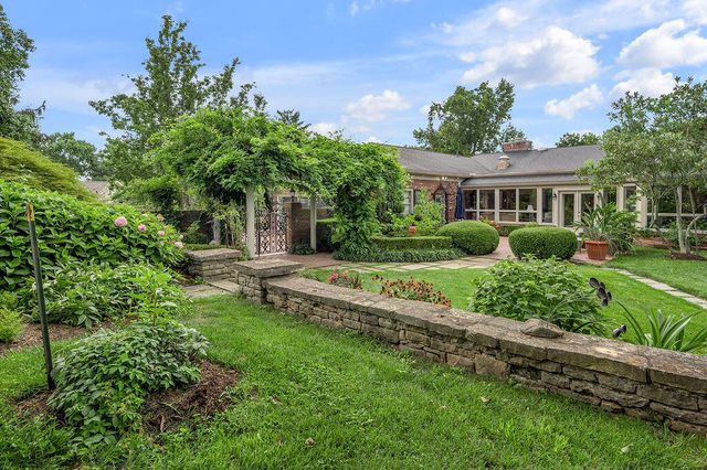 1401 Pendennis Circle, Lexington, KY 40502