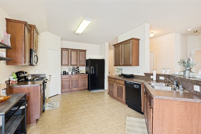 800 Canyon Place, Desoto, TX 75115