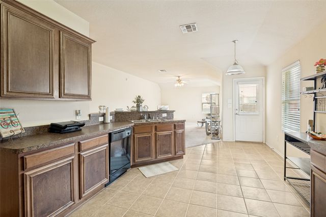 800 Canyon Place, Desoto, TX 75115
