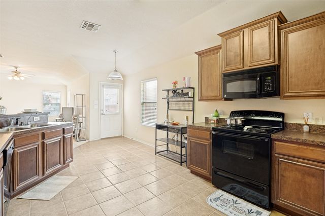 800 Canyon Place, Desoto, TX 75115