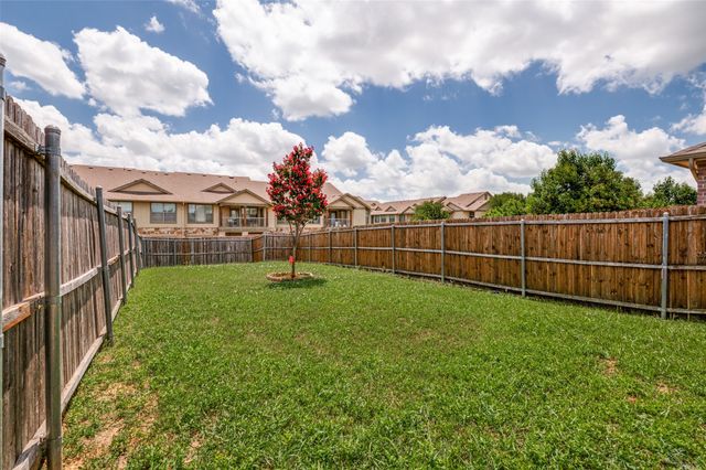 800 Canyon Place, Desoto, TX 75115