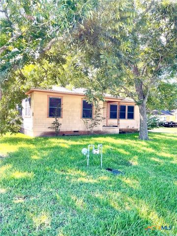 109 E Heard Street, Ganado, TX 77962