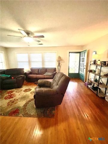 109 E Heard Street, Ganado, TX 77962