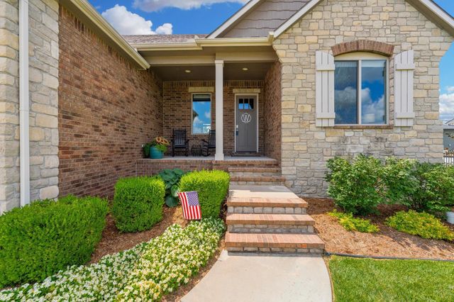 1619 N Lakeside Dr, Andover, KS 67002