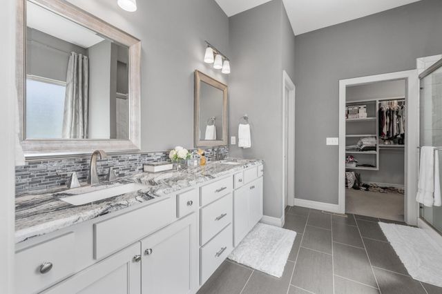 1619 N Lakeside Dr, Andover, KS 67002