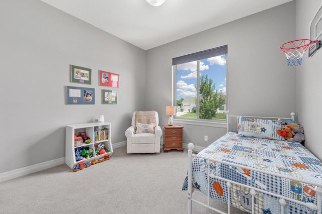 1619 N Lakeside Dr, Andover, KS 67002