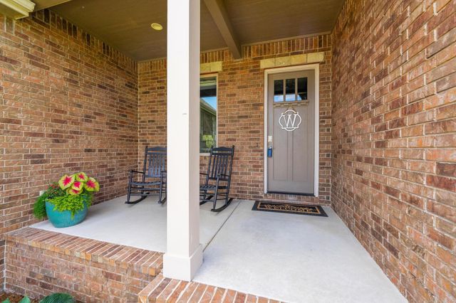 1619 N Lakeside Dr, Andover, KS 67002