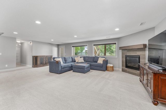 1619 N Lakeside Dr, Andover, KS 67002