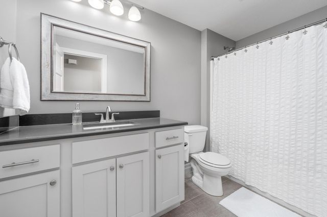 1619 N Lakeside Dr, Andover, KS 67002