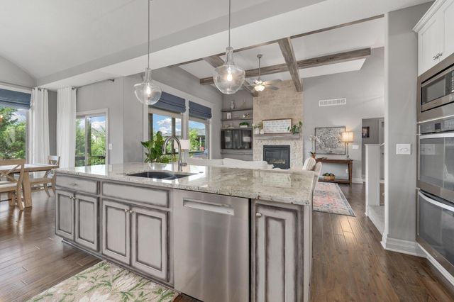 1619 N Lakeside Dr, Andover, KS 67002