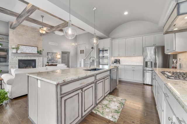1619 N Lakeside Dr, Andover, KS 67002