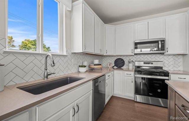 42823 Arbor Drive, Clinton Township, MI 48038
