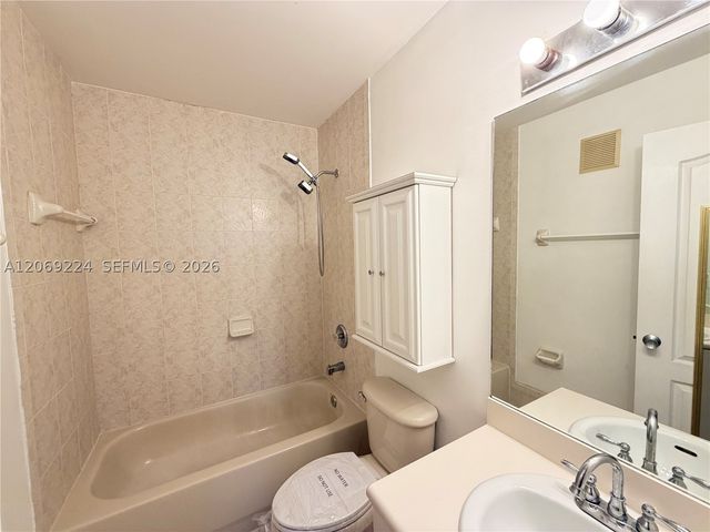 7250 NW 177th St 203-16, Hialeah, FL 33015