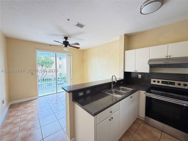 7250 NW 177th St 203-16, Hialeah, FL 33015