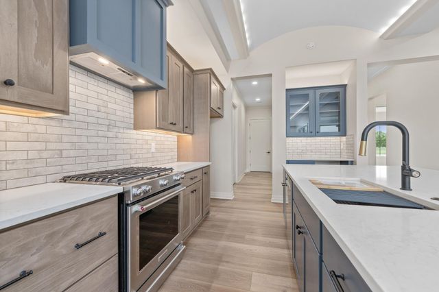 369 N Jackson Heights Ct, Wichita, KS 67206