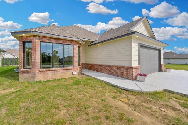 369 N Jackson Heights Ct, Wichita, KS 67206