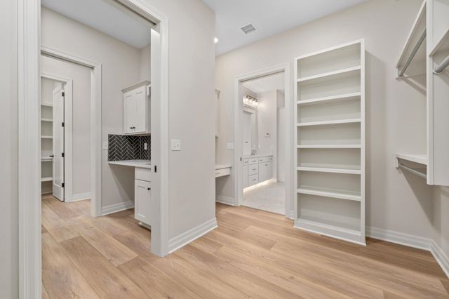 369 N Jackson Heights Ct, Wichita, KS 67206