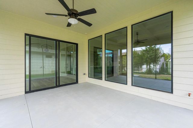 369 N Jackson Heights Ct, Wichita, KS 67206