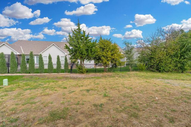 369 N Jackson Heights Ct, Wichita, KS 67206